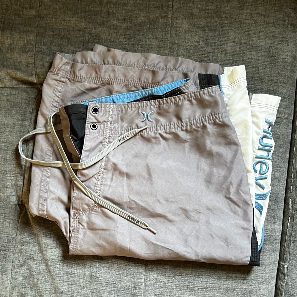 Vintage 2007 Men’s Hurley Gray and Blue Board Shorts
